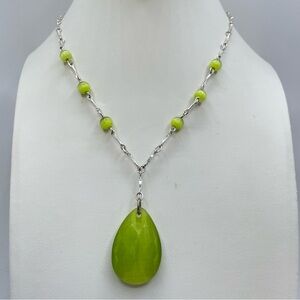 Vintage Avon Green Cat Eye Teardrop Pendant Necklace Silver Beaded Chain